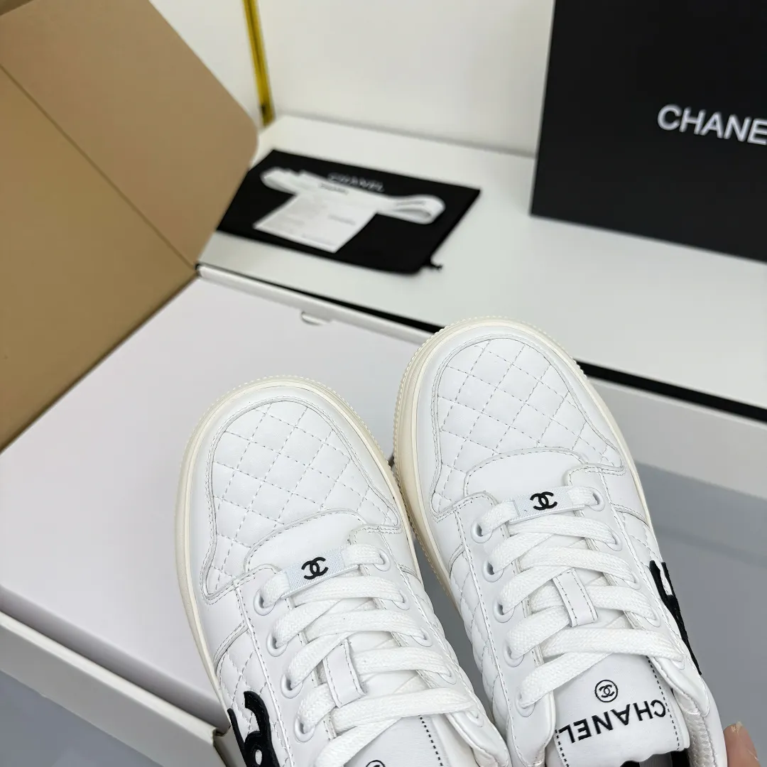 👟👟Ex-factory price 620👟👟 Chanel bread shoes ~ original calfskin panda shoes Chanel 25C latest hot style panda black and white sports shoes casual sneakers Xiaoxiang hot item classic black and white panda color coco girls must pay Fabric: original custom mixed sheepskin lining: original imported breathable mesh lining outsole: Original molded rubber + TPU combination Size: Women's 35-41
